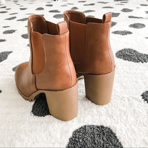 5⭐️ /HOWLER/ Tank Chunky Heel Lug Boot - Picture 10 of 11